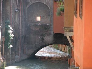 finestra via piella bologna
