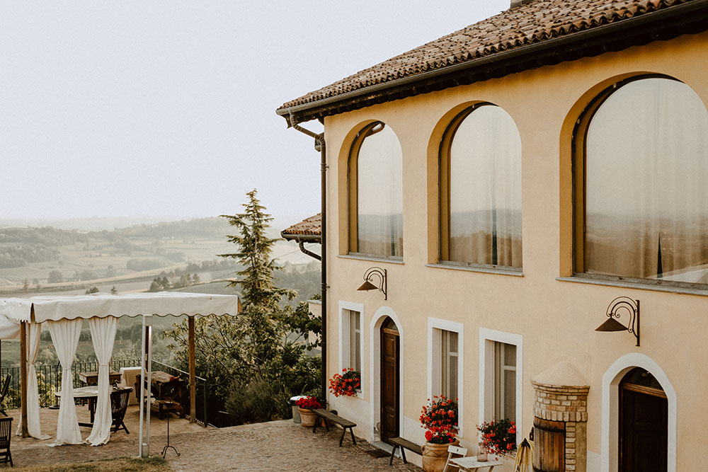 Hire a countryside villa in Italy