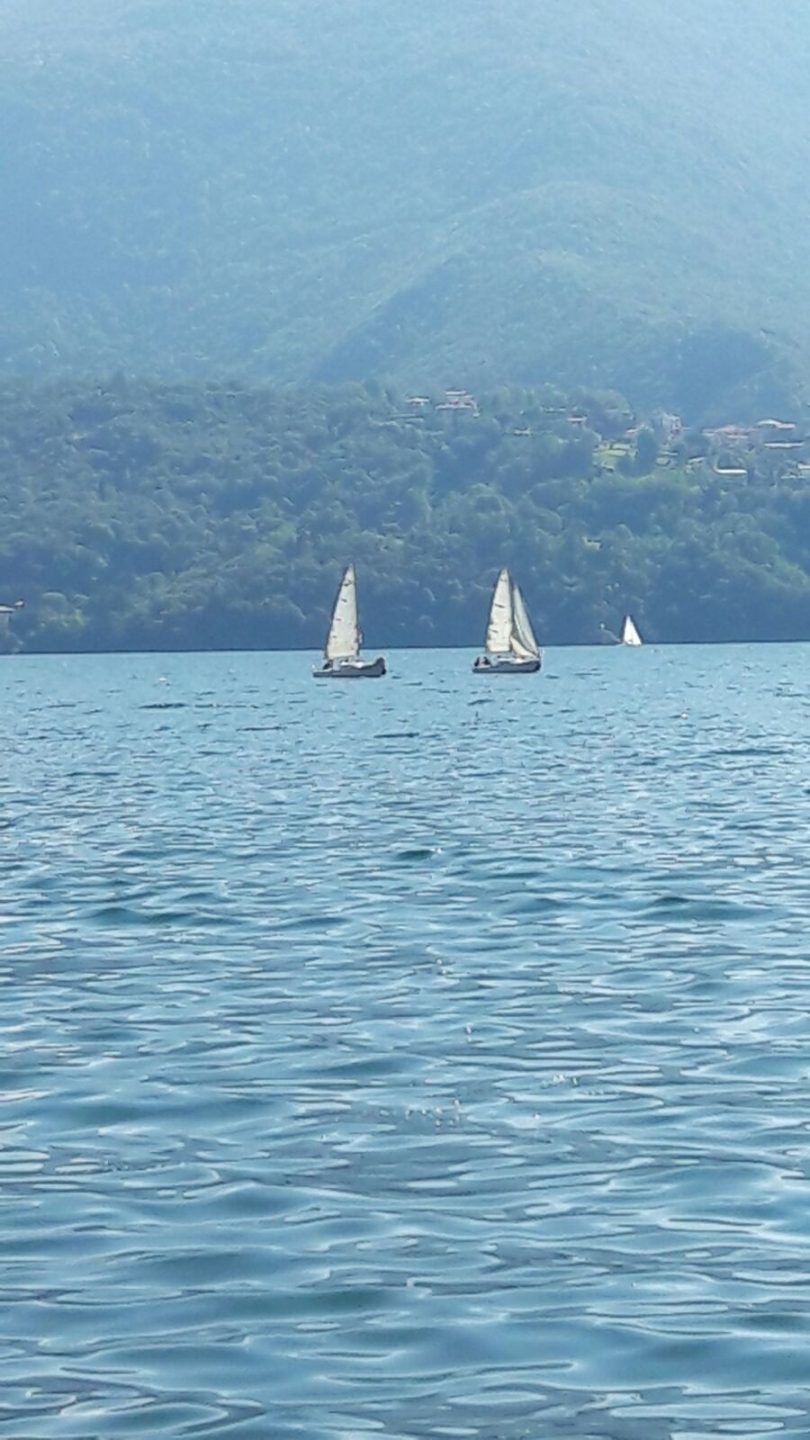 Sailing lake como team building